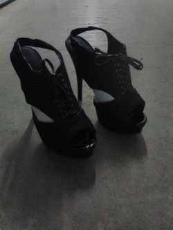 BRAND NEW - Colin Stuart Women’s SIZE 7.5 Black Lace Up High Heels