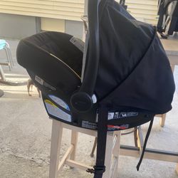 Graco Car Seat (4-35 lbs, up to 32”)