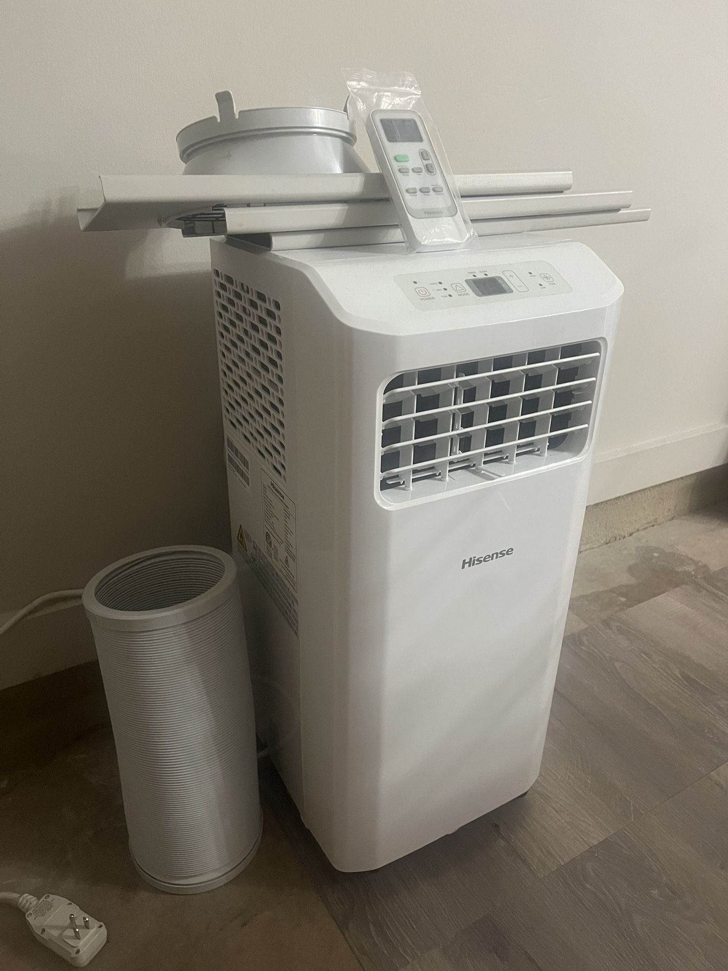 Hisense 6000-BTU DOE (115-Volt) White Vented Portable Air Conditioner with Remote Cools 250-sq ft