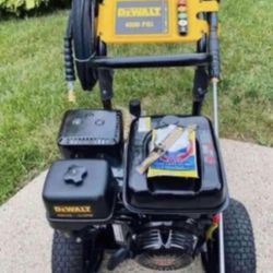 DEWALT 4000 PSI 3.5 GPM Gas Cold Water Pressure Washer with HONDA GX270 Engine (49-State