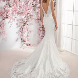 Victoria Jane Wedding Dress – Size 8 – Beaded Lace V-Neck, Backless 