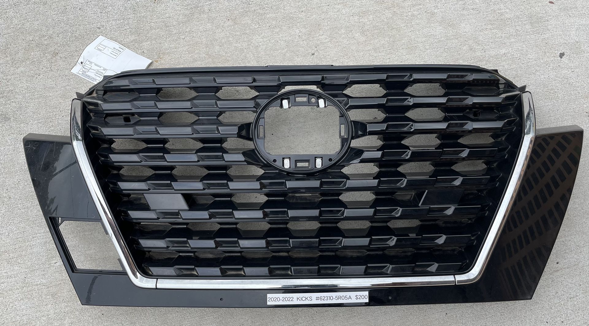 Nissan Kicks Grille  2020 - 2023 OEM 