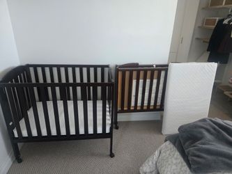 2 Foldable Cribs