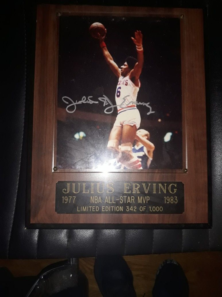 Autograph Photo Of Dr Julius Erving 76ers