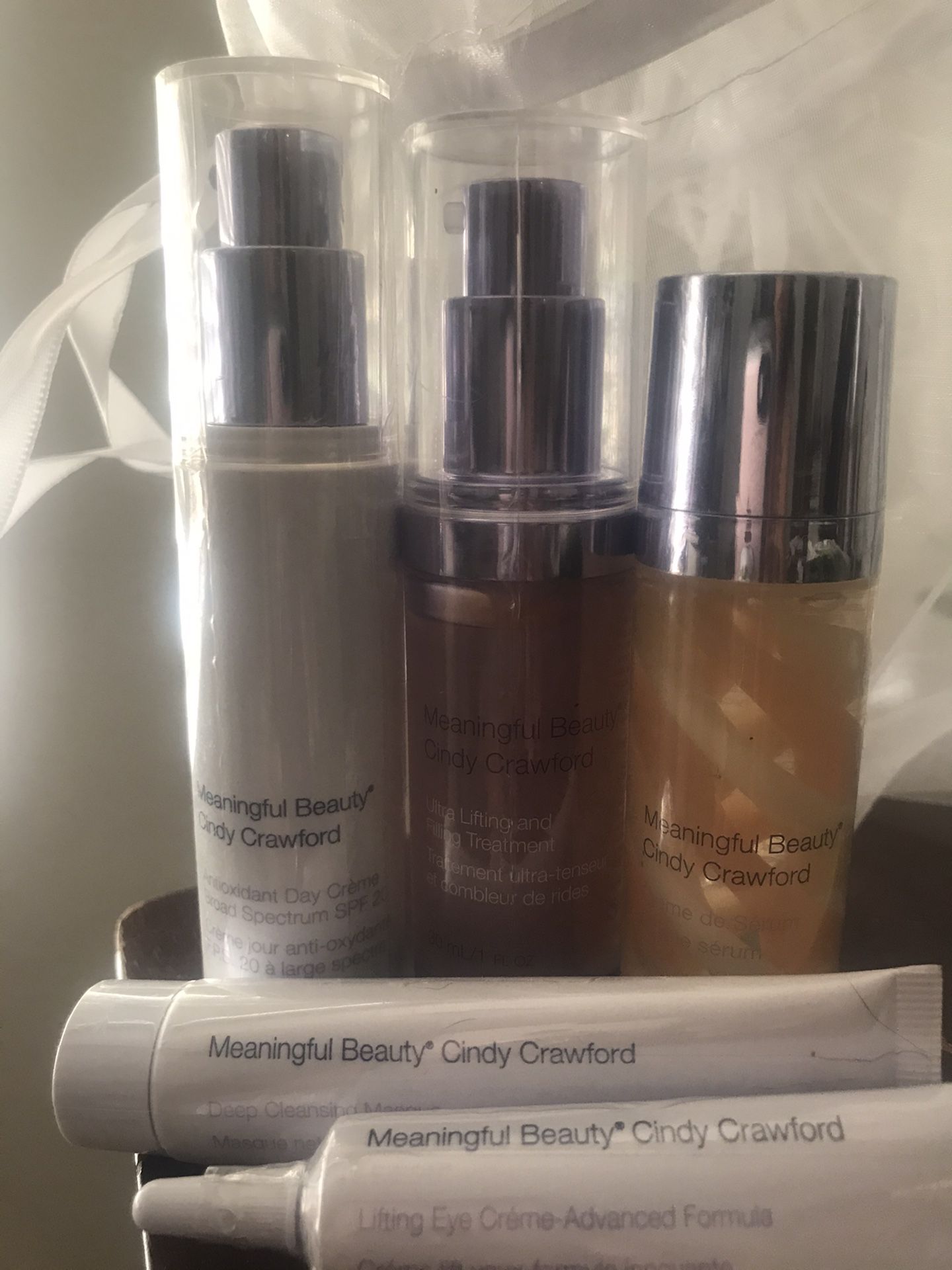 Cindy Crawford’s Meaningful Beauty set with meshed bag