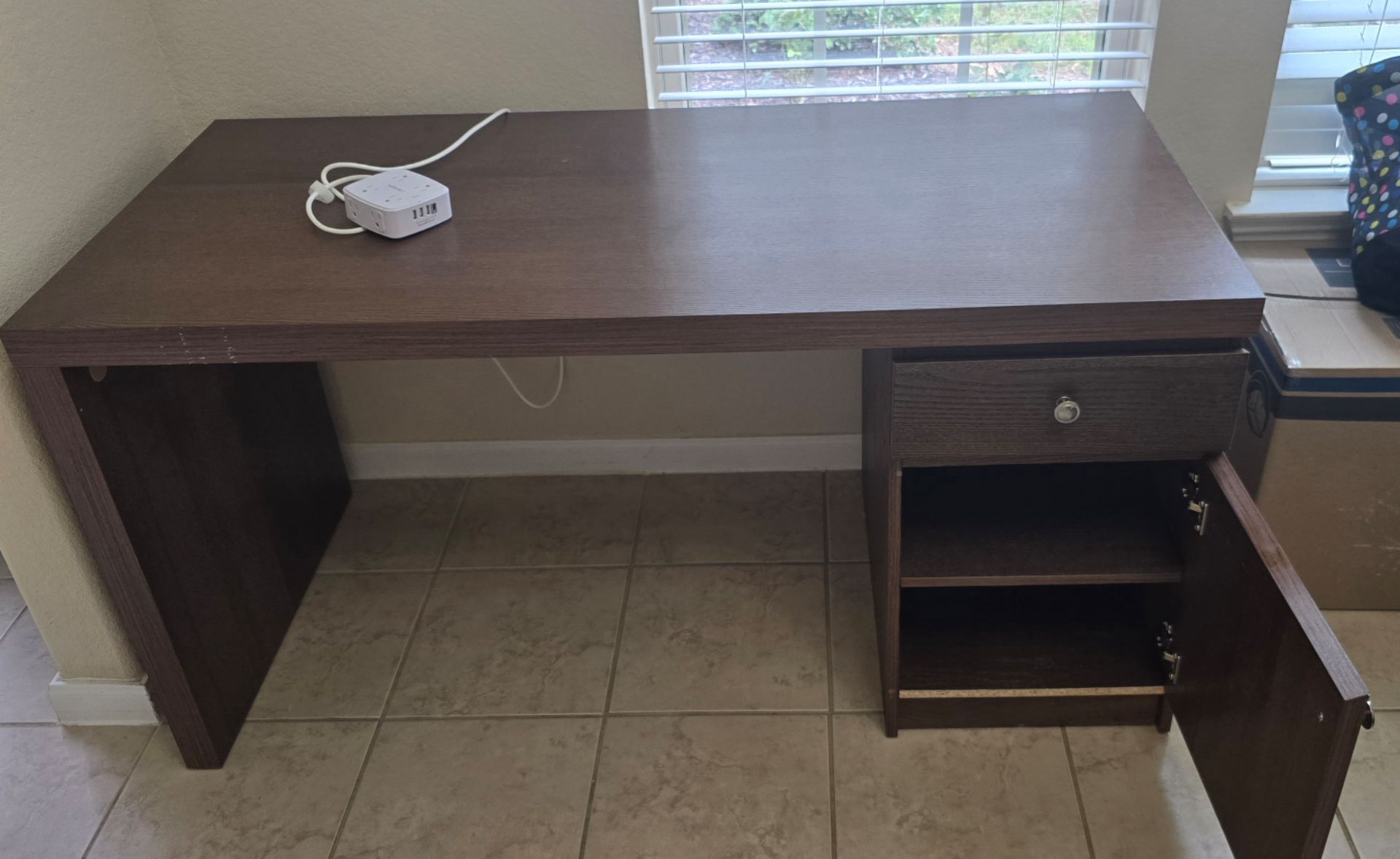 Office Desk, Perfect Condition. Ready for Pickup