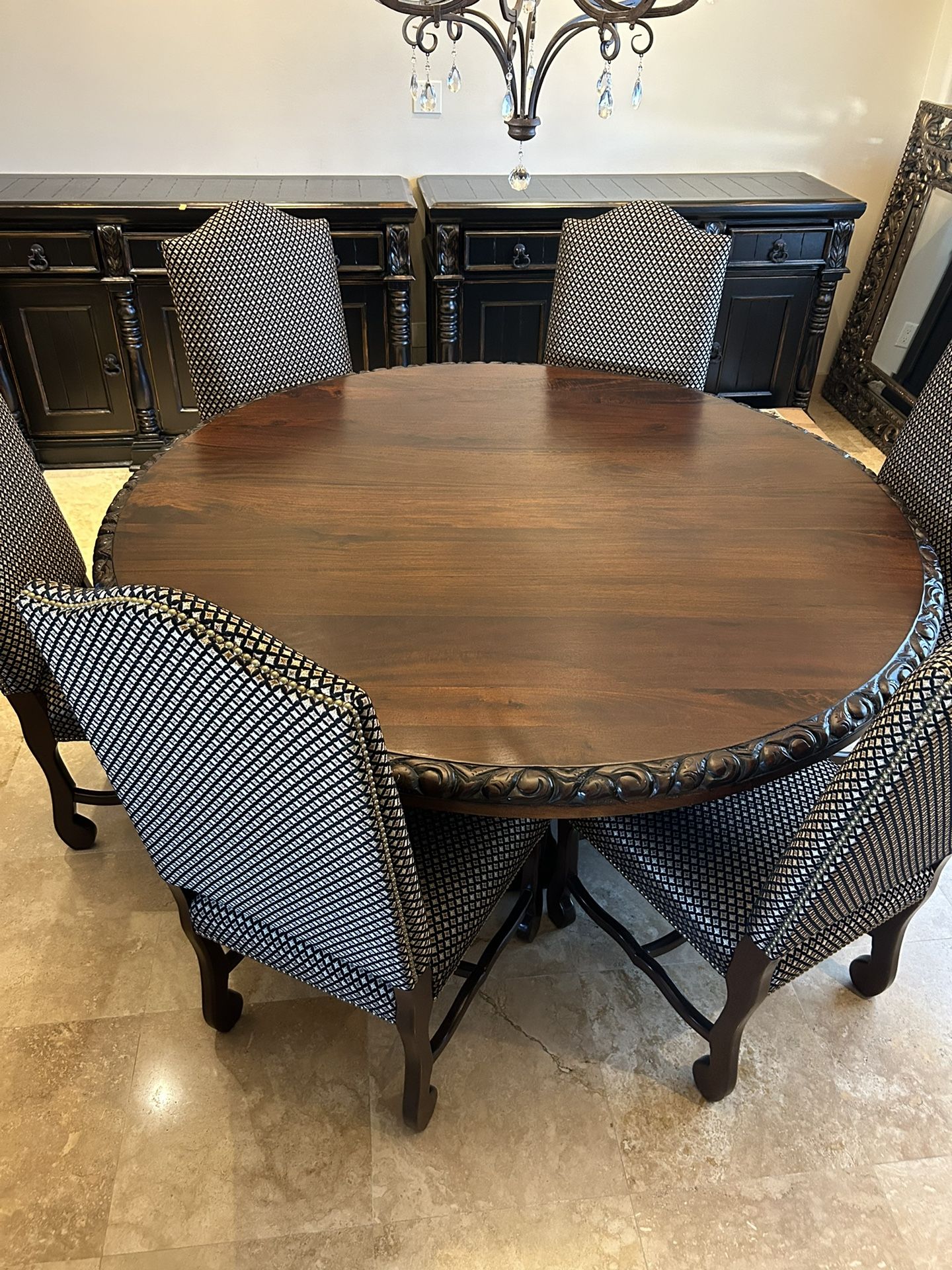 Complete Dining Room Set (Pristine Condition)