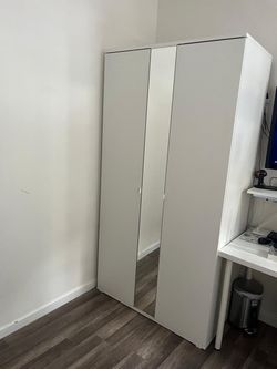 WHITE CLOSET