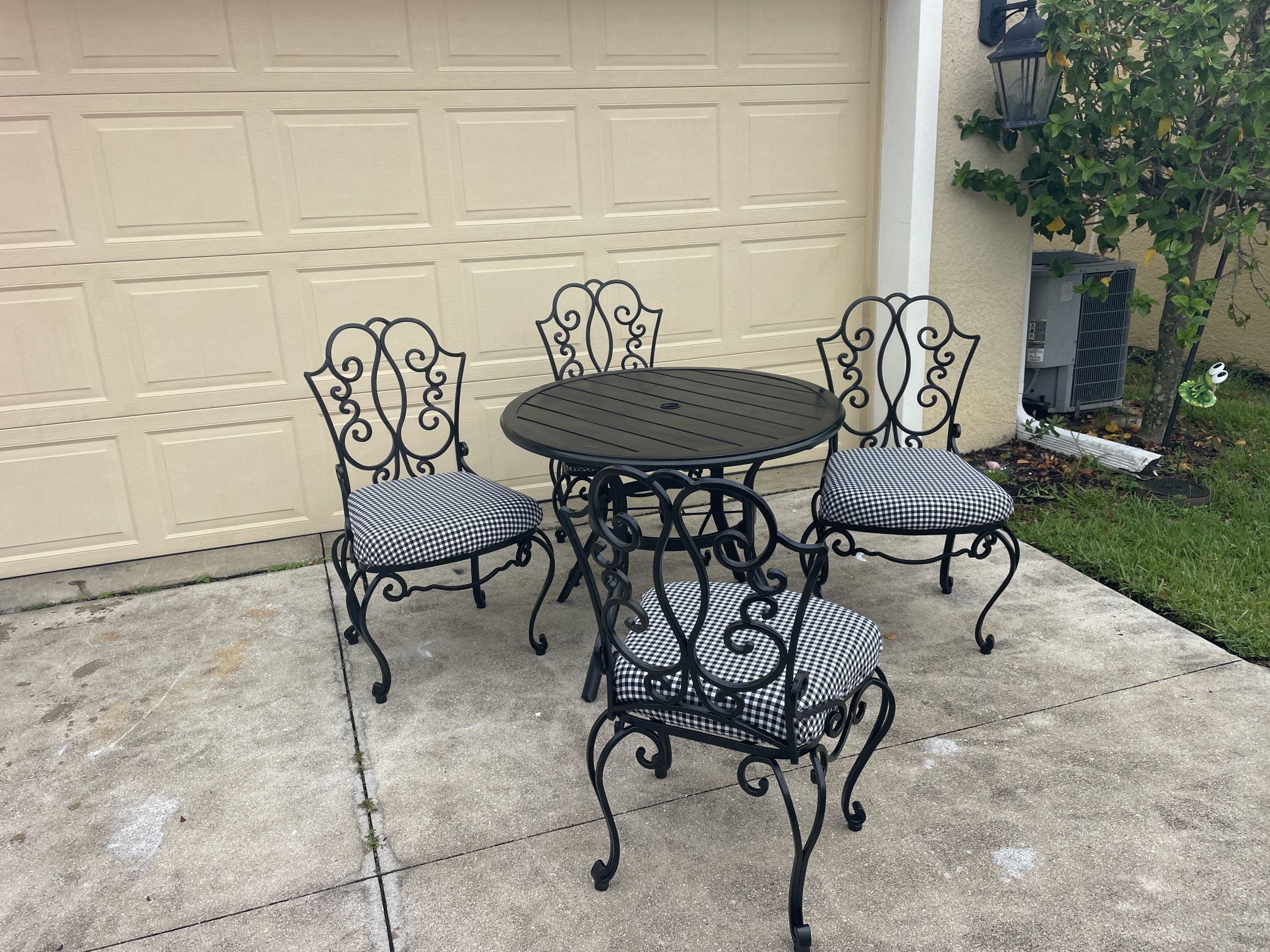 4 Chairs & Table Patio Set