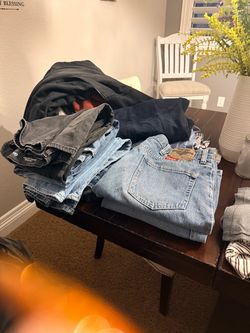 Mixed Men’https://offerup.com/redirect/?o=cy5DbG90aGluZw== Lot – Jeans, Hoodie & More