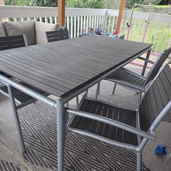 Dania Outdoor Table And Chairs 