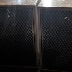 Selling 2 Sansui House Speakers 