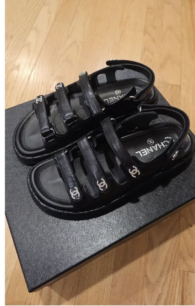 New In Box Size 39 Black Sandals