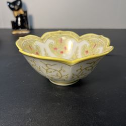 Andrea By Sadek Vintage 1990s Lotus Shaped Porcelain Trinket Soap Dish Bowl