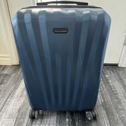 Ricardo Hard Case Expandable Carry On Luggage