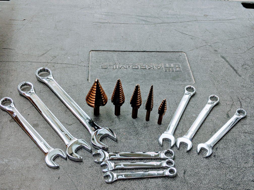 Clearance - 5 PC Step still bit with 9pc wrench