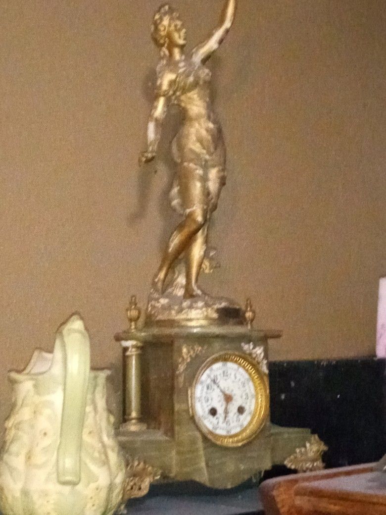 El Martin "Iris" Clock