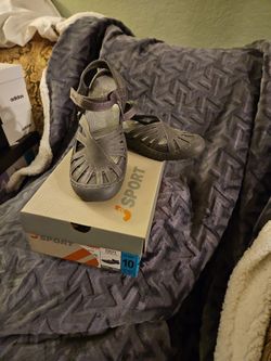 woman's sandals size #10