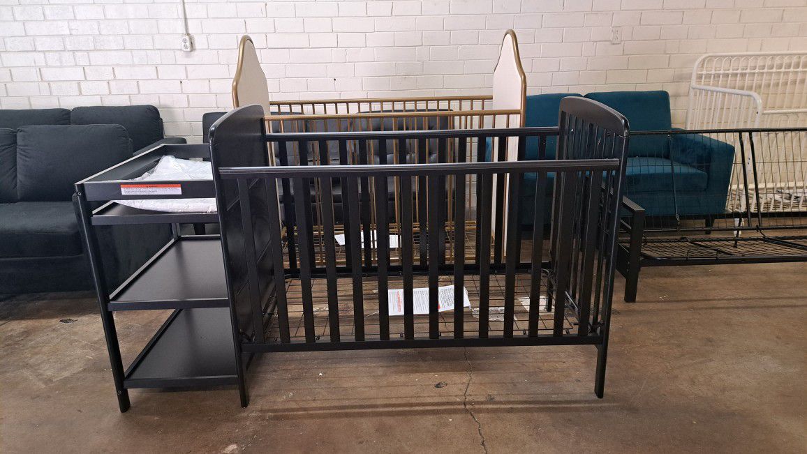 NEW 3 IN 1 CONVERTIBLE CRIB WITH CHANGING TABLE BLACK COLOR SEE PICTURES FOR DIMENSIONS 