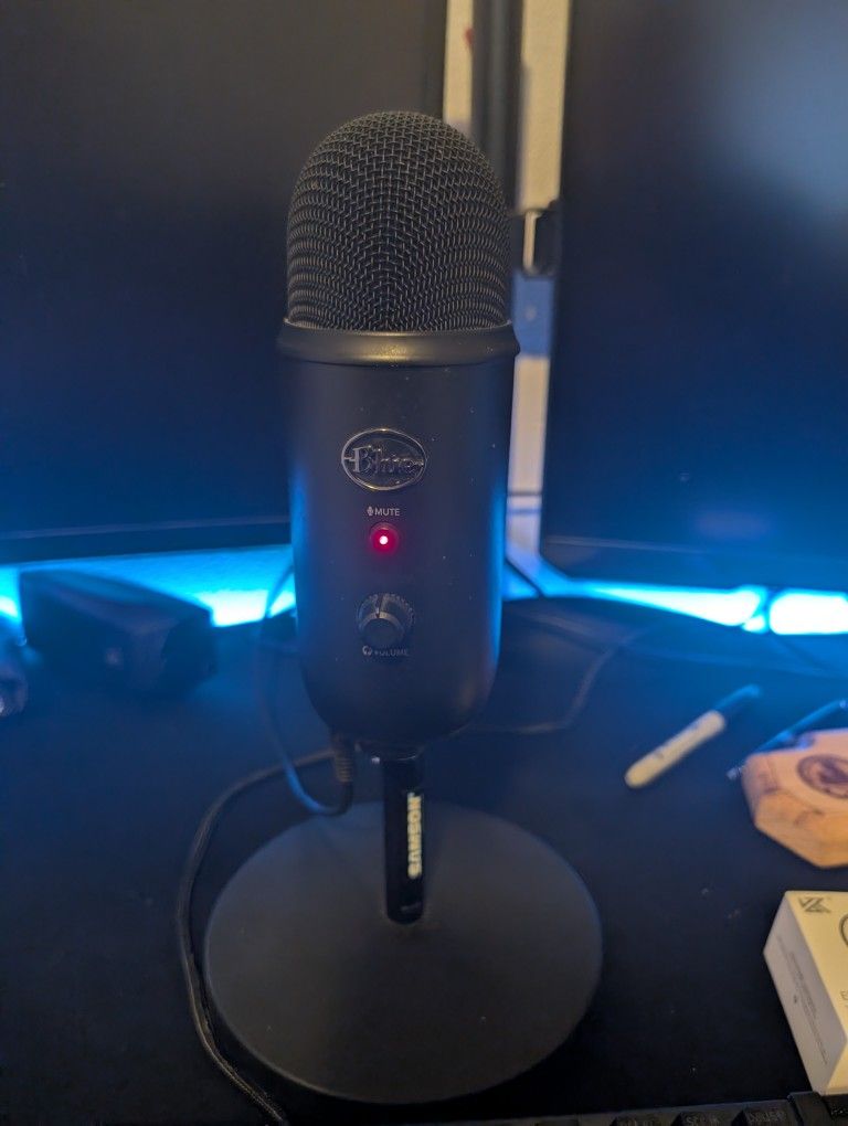 Blue Yeti Mic With Stand