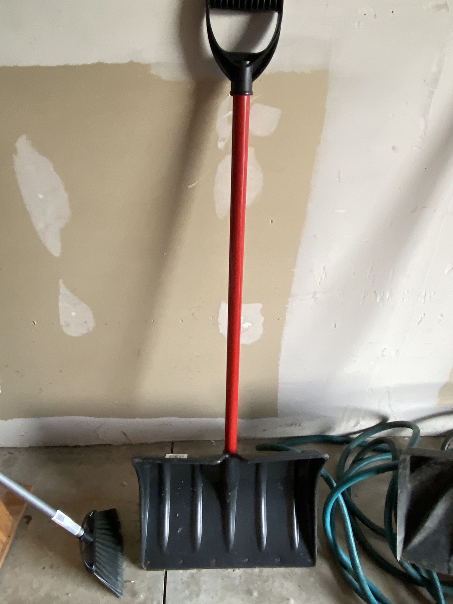 Barely Used Snow Shovel With Metal Handle