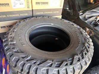 5 Mickey Thompson Baja boss at LT305/70/18