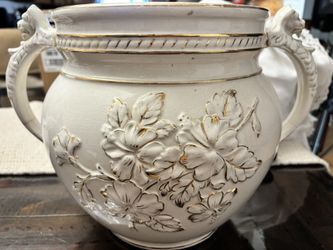 1860s Large Chamber Pot Gold Outlining
