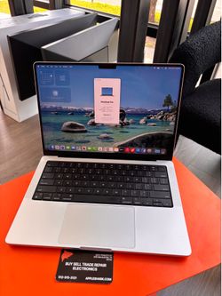 MacBook Pro 14” M1 Pro Chip 16GB Ram 512SSD! 90 Day warranty! We offer financing.