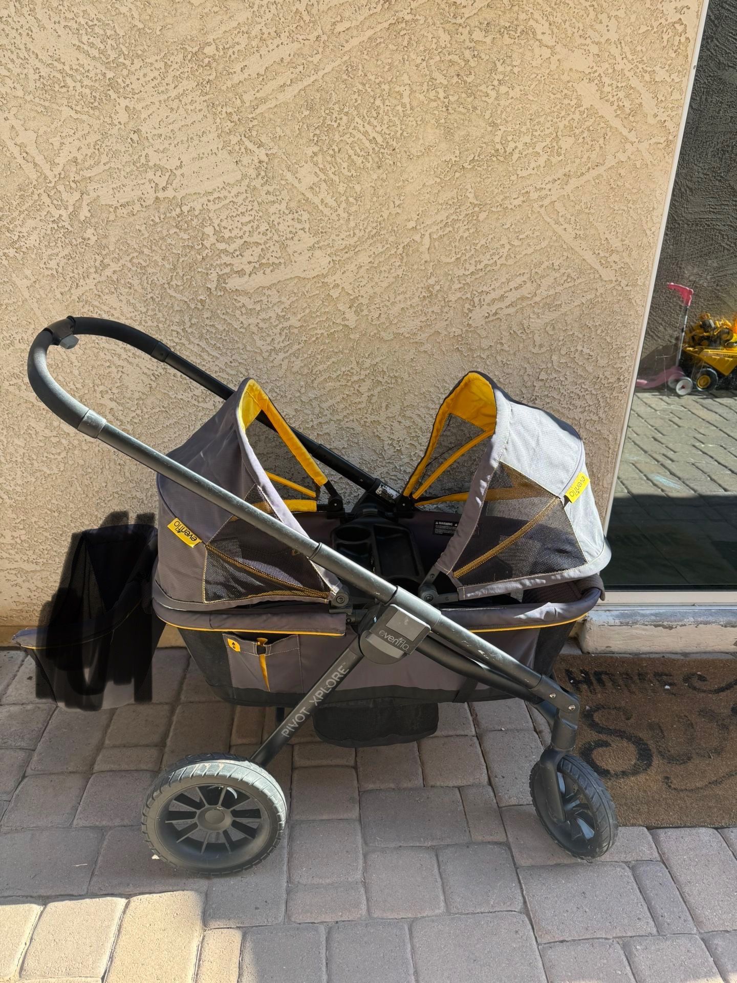 Evenflo Double Pivot Wagon