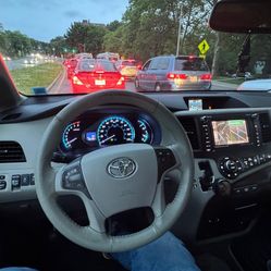 Toyota Sienna 2011 XLE