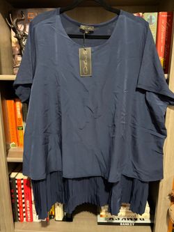 D2 by Diane Gilman Blue Pleated Hem Top