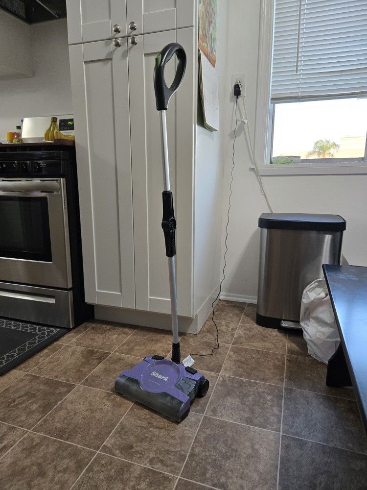 Shark Floor/Carpet Vacuum