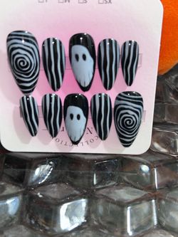Halloween press on size small