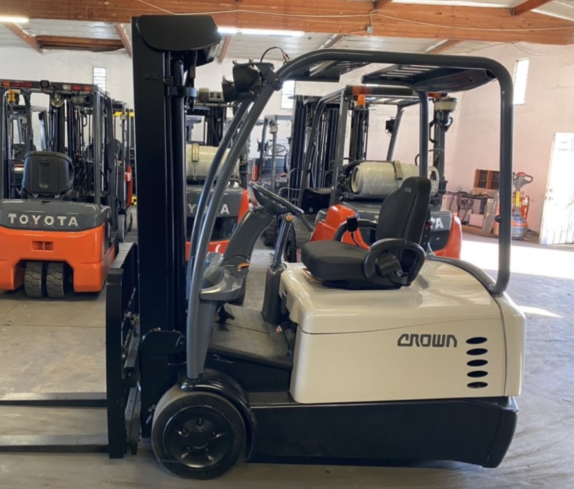 2019 Crown SC 3-Wheel Forklift