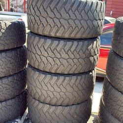 33 X 12.50 R20 Cosmo Set of 4 Used Almost New