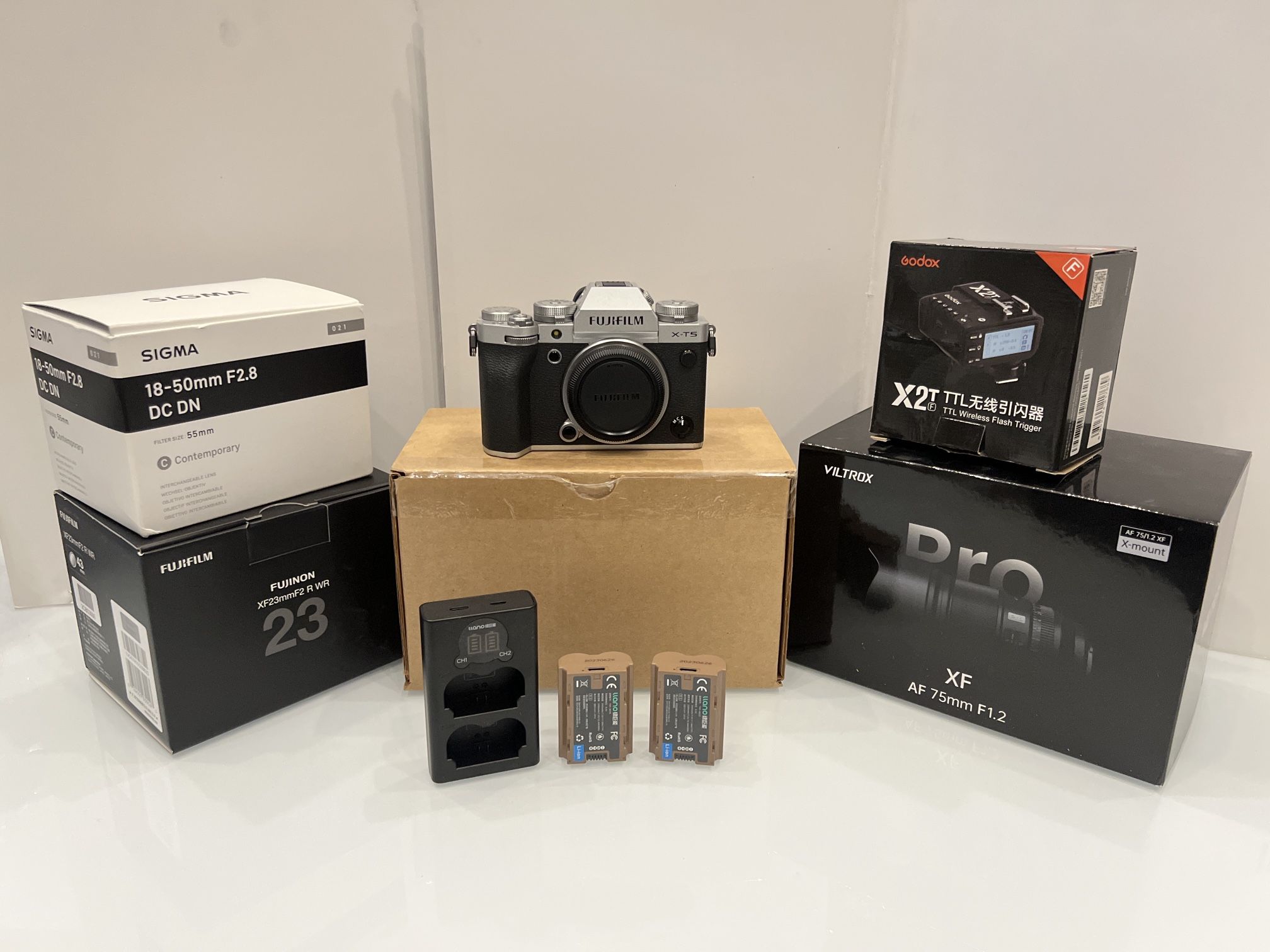 FUJIFILM XT-5 Camera premium bundle With Lens
