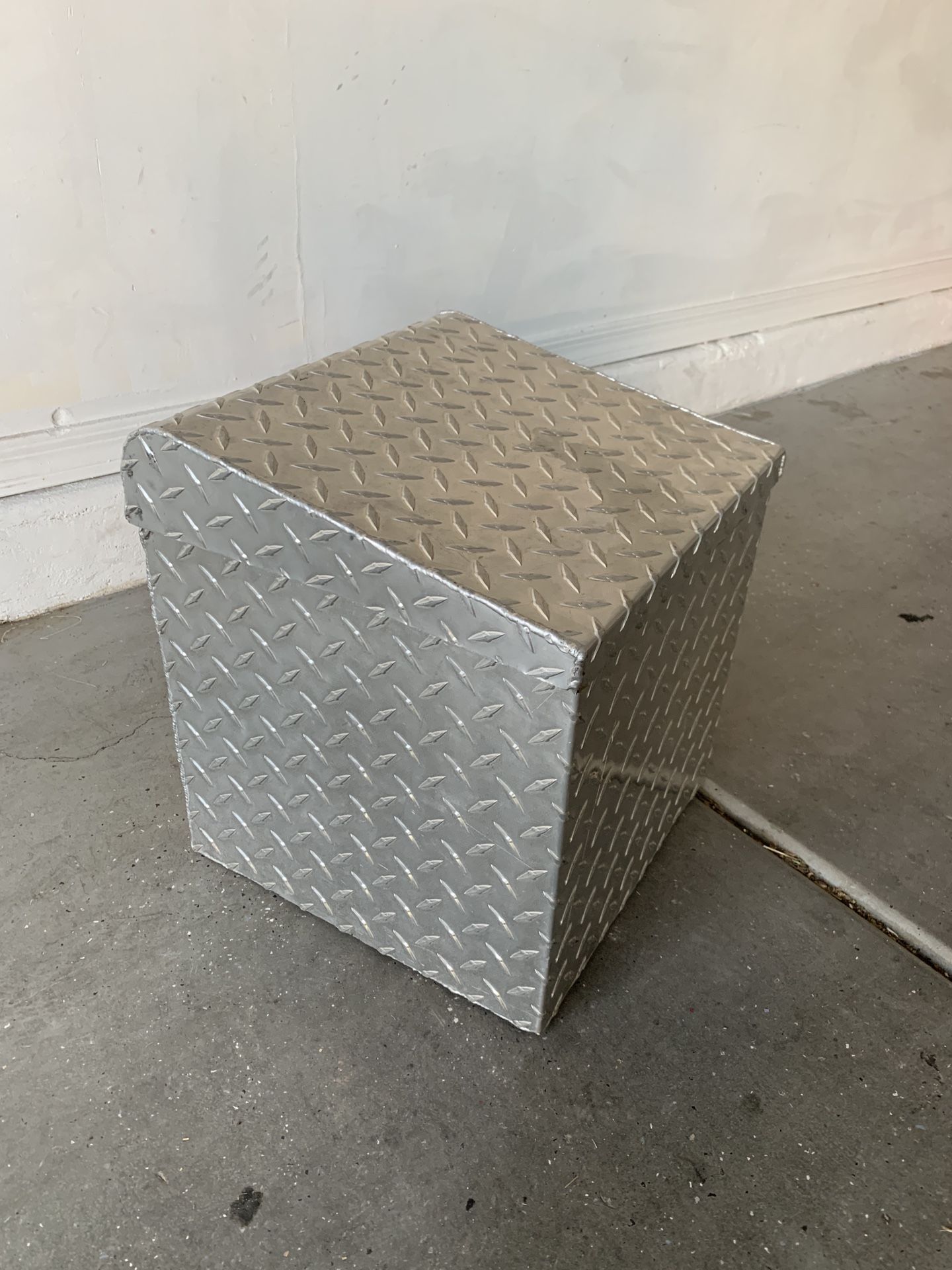 Custom Diamond Plate Box with Lid