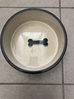 Ceramic pet bowl