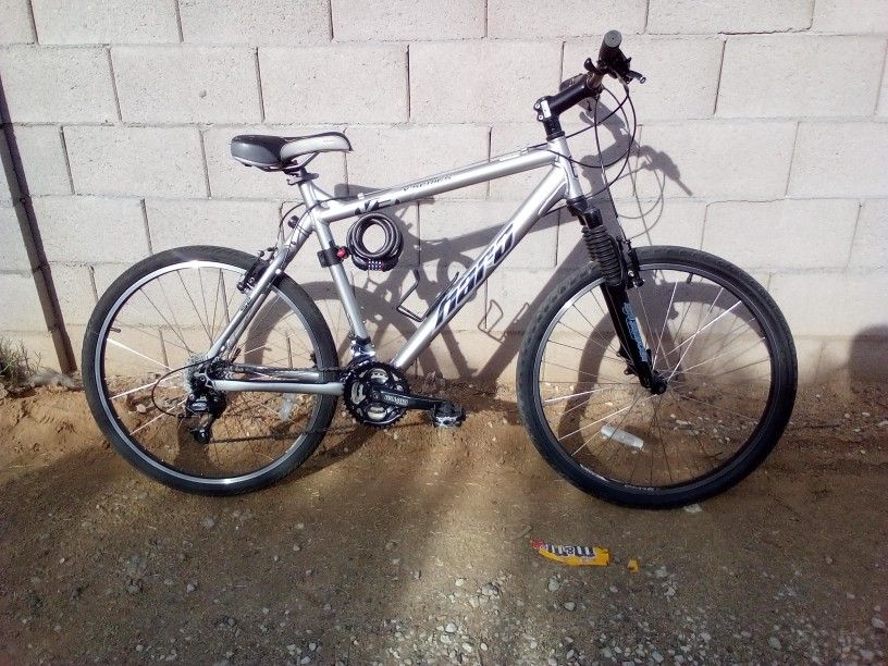 Haro V3 26" 24 Speed Mountain Bike **AWESOME CONDITION**