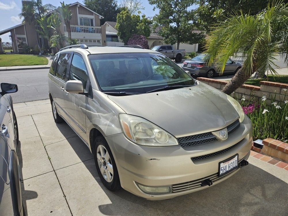 2004 Toyota Sienna