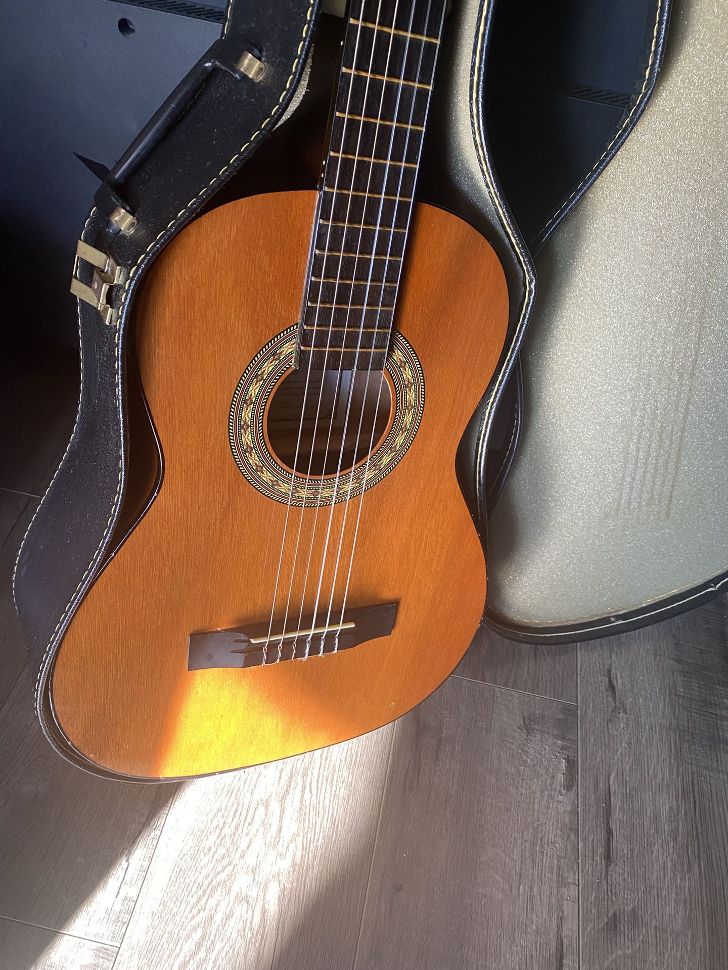 Seville Acoustic Guitar 36-37”