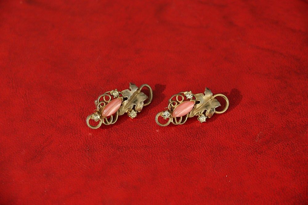 1940s pink jadeite brooch set