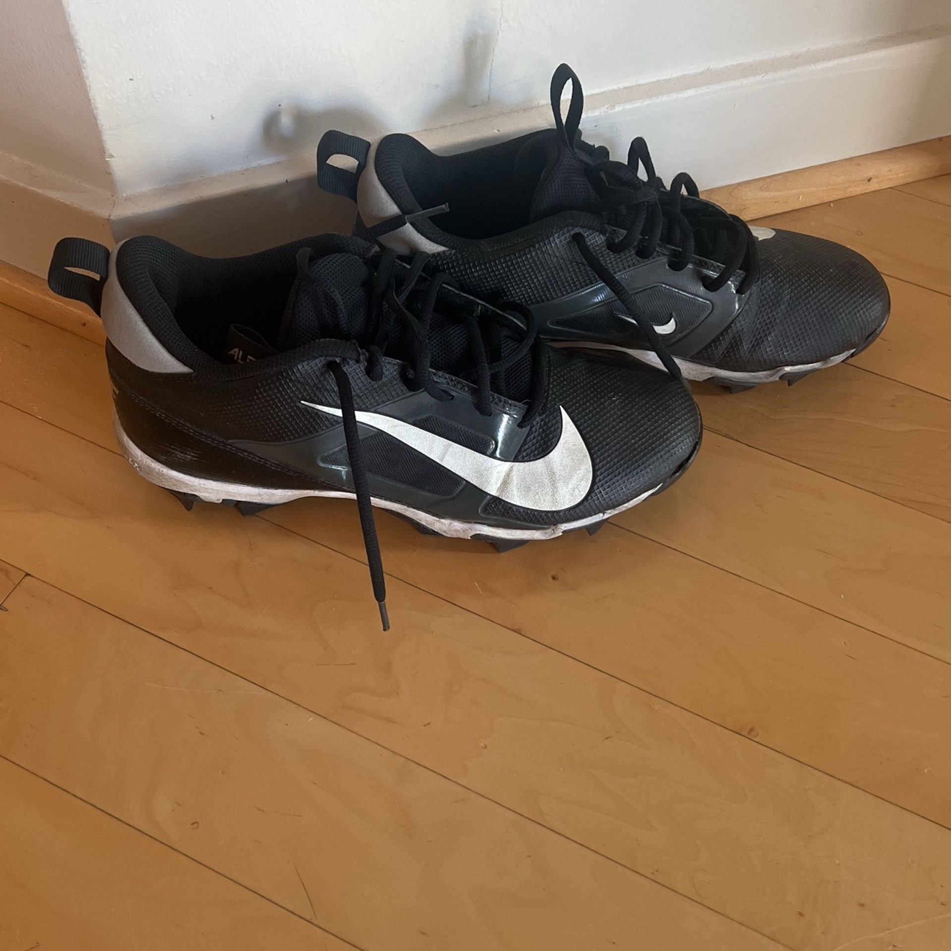 Nike Football Cleats Size 8.5