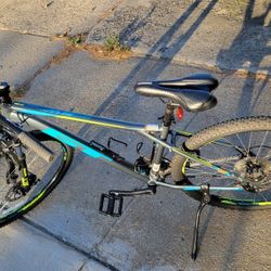GT Aggressor Pro Mountain Bike Medium Size Frame