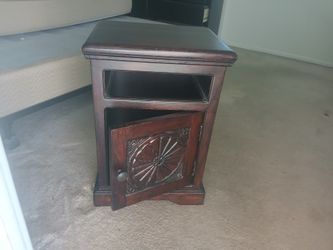 Dresser/Night Stand Wooden Decorative 