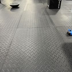 🏋️‍♂️ Heavy-Duty Stall Mats – 6’x4’ x 3/4”