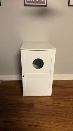 Cat litter box enclosure