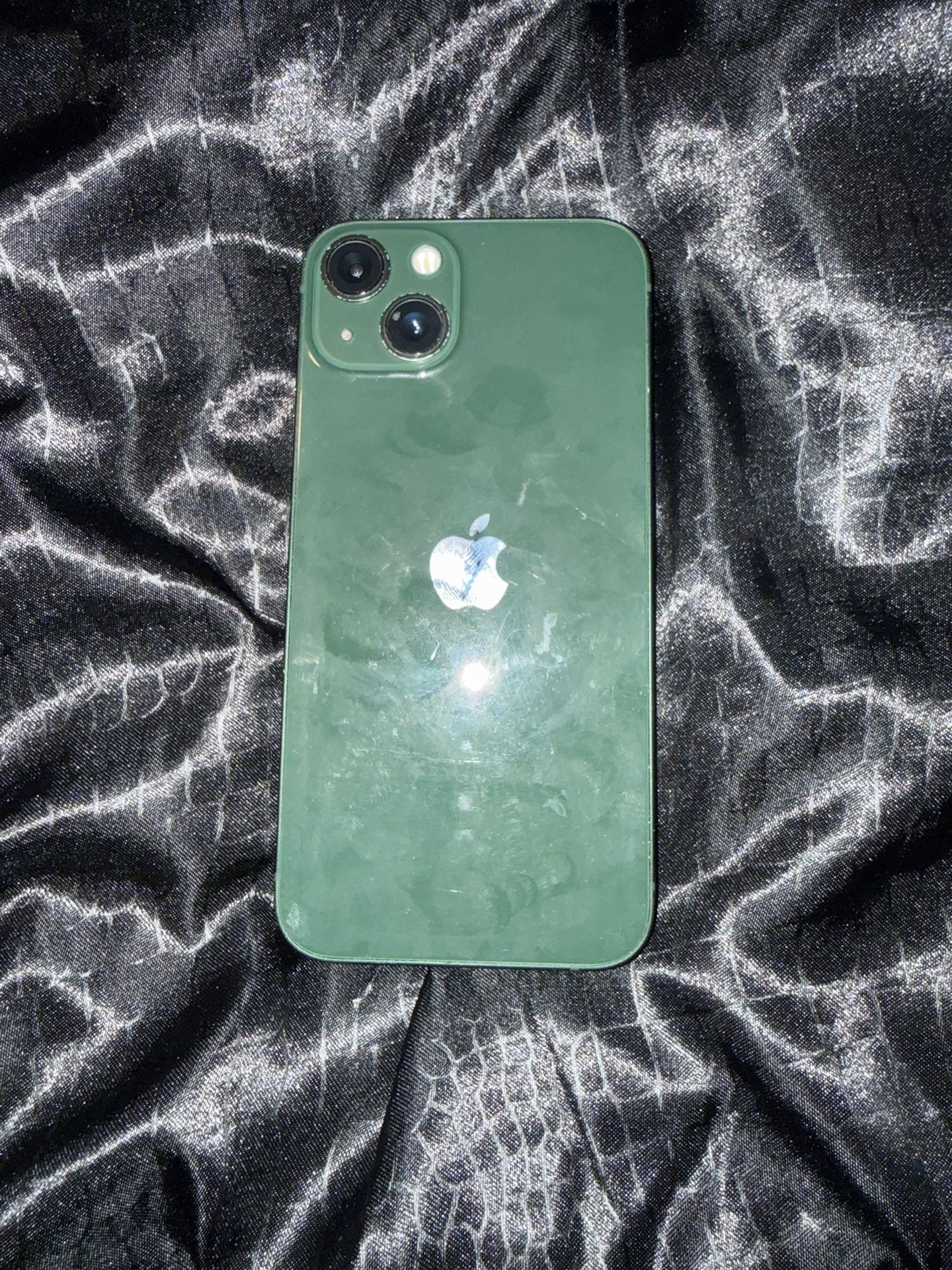 Green i phone 13 