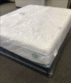 Memory Foam Mattress & Box Spring