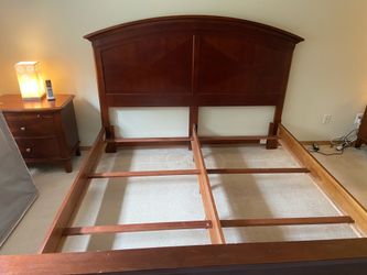 King bed – headboard, footboard, frame